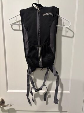 Jansport Black and Gray Lightweight Hydration Pack